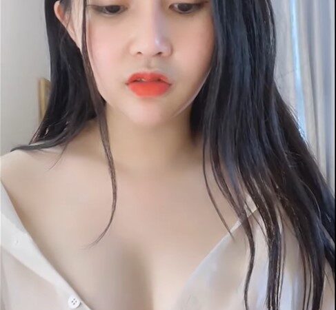Lộ clip Linh Lai Bigo cố ý khoe ti hồng nóng bỏng khi live 18+
